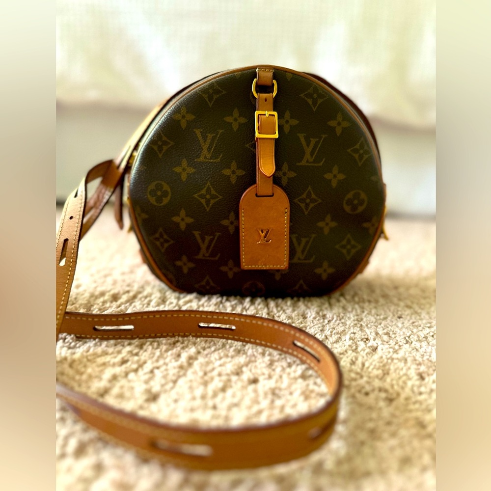 Luis Vuitton Monogram Boite Chapeau leather shoulder bag